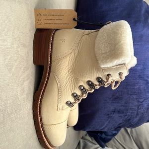 Frye Samantha Hiker boots in Ivory Size 8.5